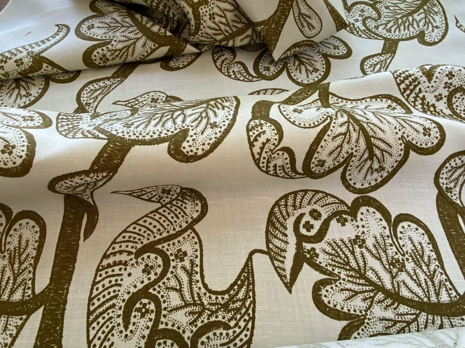 IMG_5262 0.4Y Scalamandre Brooke Navy On White Blue Cotton Linen Print Heavy Cotton Linen Jacobean Flower Albert Hadley (Copy)