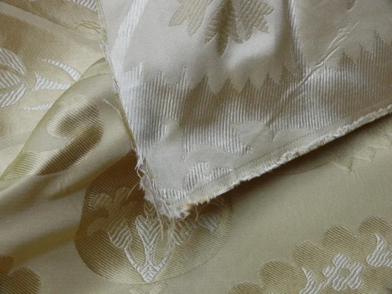 P1100241 100%silk Lampas Tulip Fan Damask 536 "flax" Off White Beige Gold Bty MSRP USD296/y!