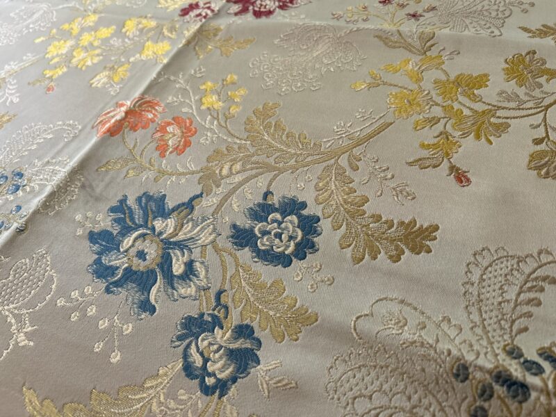 img_7514-2 High End Renaissance Lampas Spanish Valencia Metallic Brocade Garland red green gold on Cream