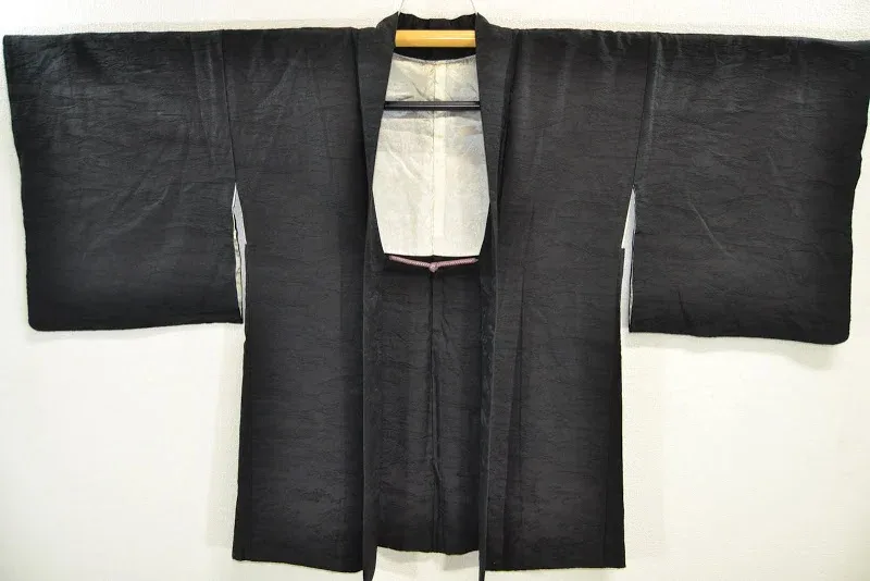 High Quality Japanese 100% Silk Haori Jacket Hand-Made Chrysanthemum Tsunami Black