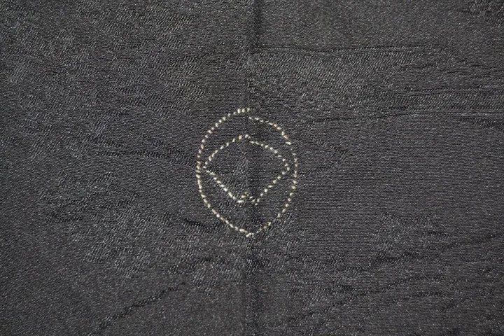 High Quality Japanese 100% Silk Haori Jacket Hand-Made Chrysanthemum Tsunami Black