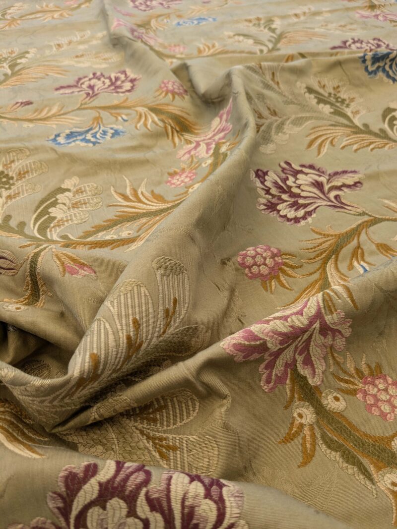 PXL_20240918_210049622 1.5y Old World Weaver VIVIANA French Lace Carnation Lampas Brown MSRP USD328/Y