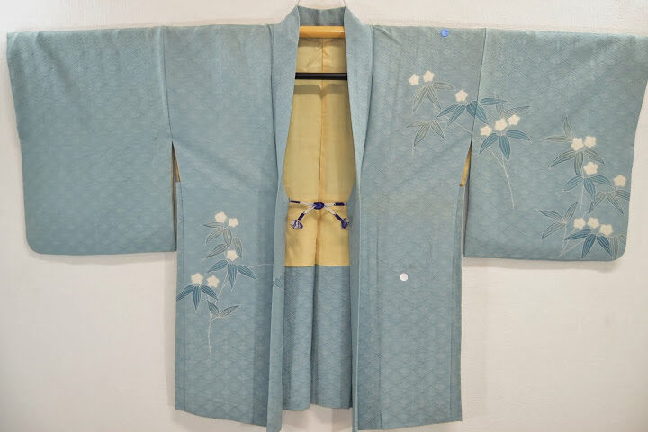 DSC_0808 X25e Vintage 100% Silk Haori Jacket Kimono Shibori Kikkyou Flower Pale Blue White @X25e